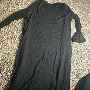 Black Sheath Dress with Bell Sleeves and Crew Neck